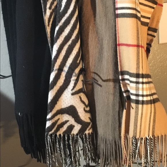 Scarfs - Picture 1 of 4